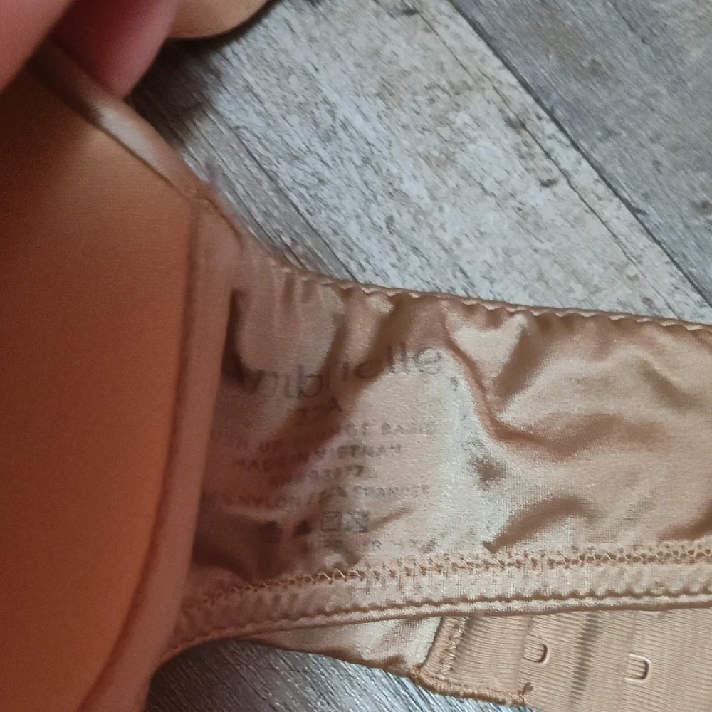 5/$25 SALE Ambrielle Size 32A Push-Up Underwire Smooth T-Shirt Bra Light Brown
